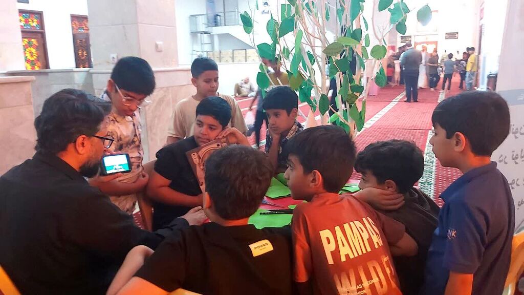 برپایی میز خدمت کانون علوم و فناوریهای نوین ایران قطب هرمزگان در مصلی شهر بندرعباس