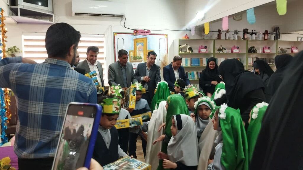 جشن روز دختر با حضور شهردار و اعضای شورای شهر در مرکز فرهنگی تایباد