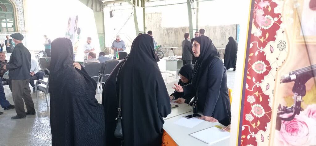 میز خدمت کانون کرمانشاه در محل نماز جمعه