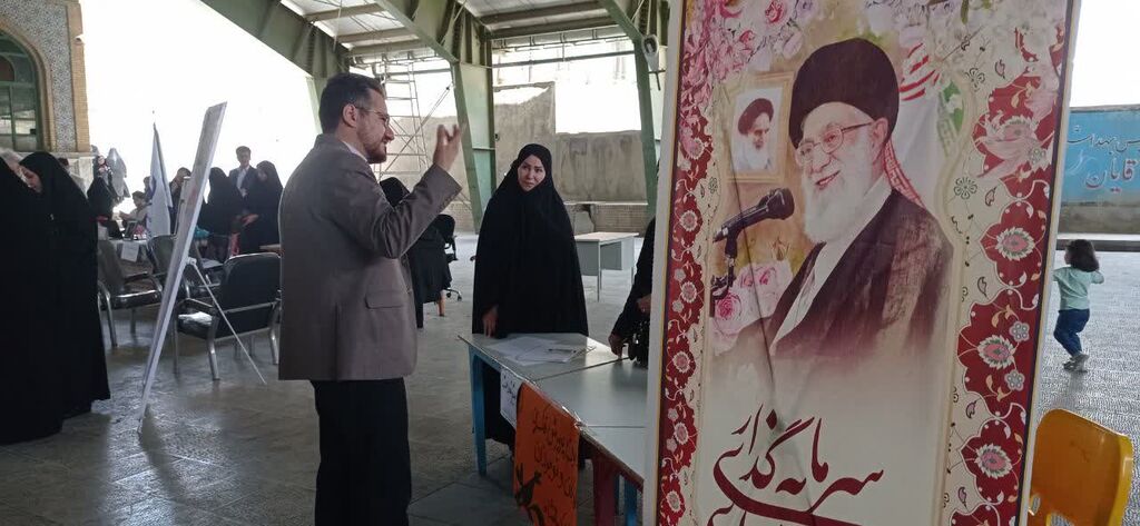 میز خدمت کانون کرمانشاه در محل نماز جمعه