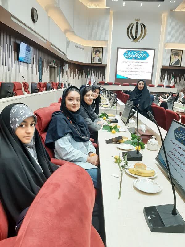 حضور اعضا به نمایندگی از دختران کانون در نشست با استاندار