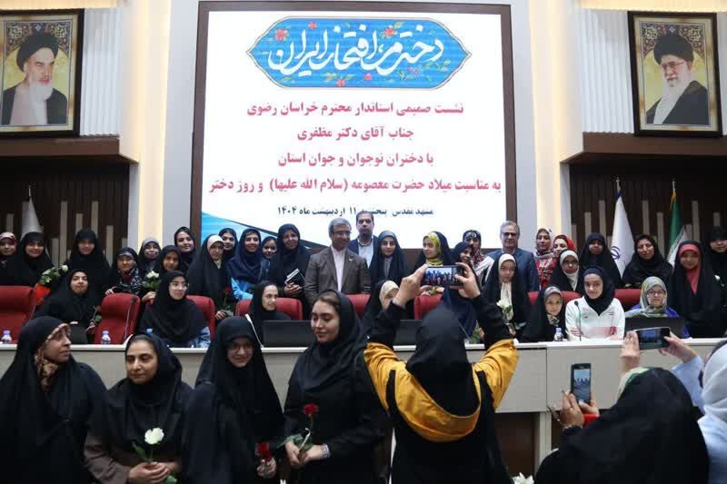دیدار با استاندار حضور اعضا به نمایندگی از دختران کانون در نشست با استاندار