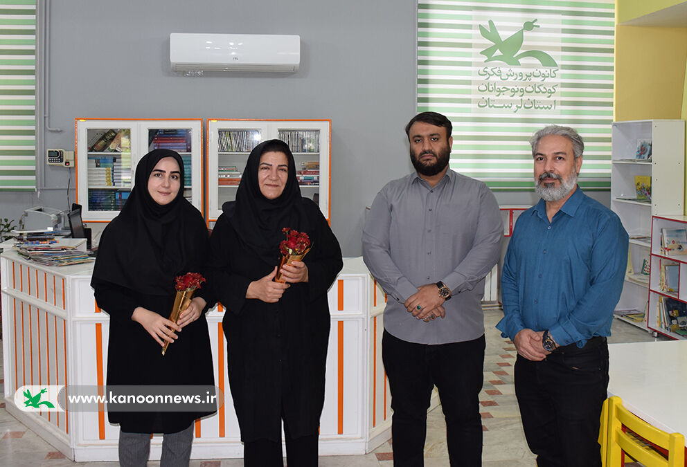 تجلیل مدیرکل کانون لرستان از مربیان مراکزفرهنگی هنری