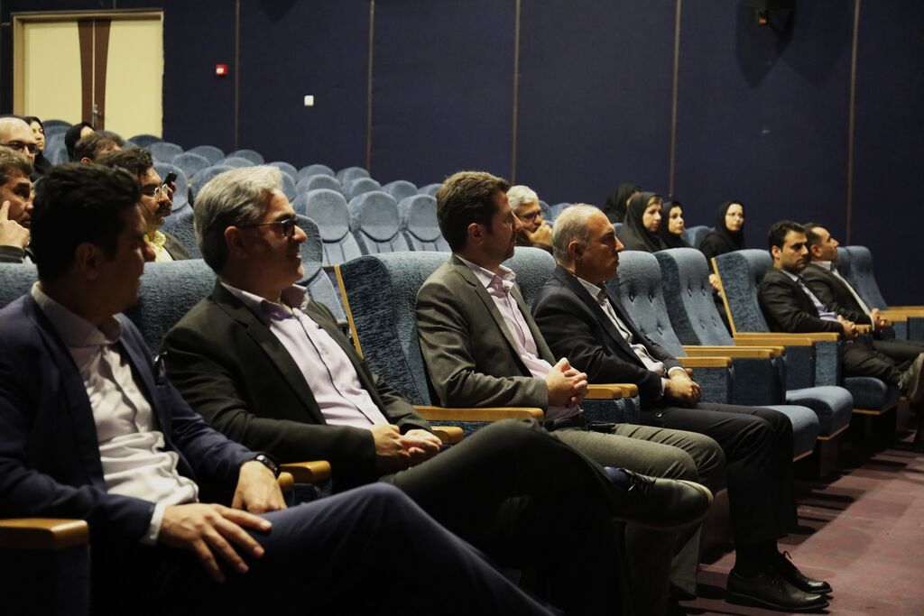 تجلیل رئیس سازمان مدیریت و برنامه ریزی استان از کانونی ها