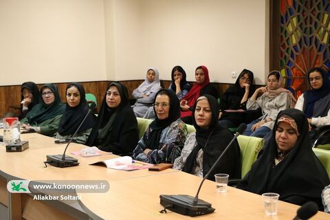 کتاب «قصههای امیرعلی و باباش» در نشست «گلبرگ» بررسی شد