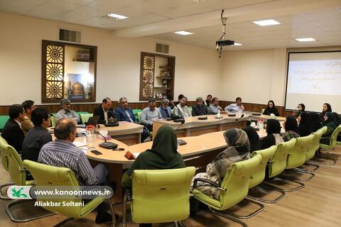 کتاب «قصههای امیرعلی و باباش» در نشست «گلبرگ» بررسی شد