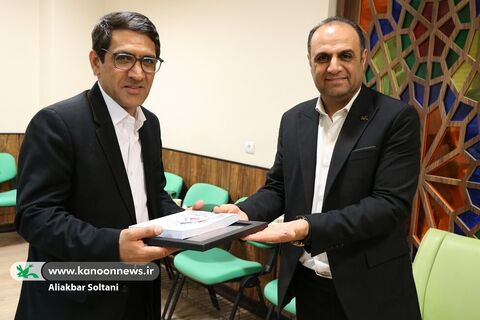 کتاب «قصههای امیرعلی و باباش» در نشست «گلبرگ» بررسی شد