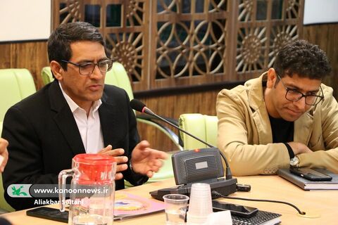 کتاب «قصههای امیرعلی و باباش» در نشست «گلبرگ» بررسی شد