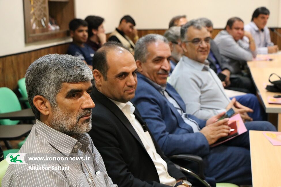 کتاب «قصههای امیرعلی و باباش» در نشست «گلبرگ» بررسی شد