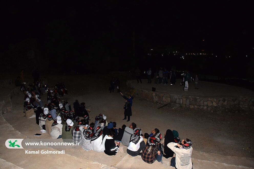 رصد شبانهی ماه و ستارگان در اردوی کانون یاران لرستان