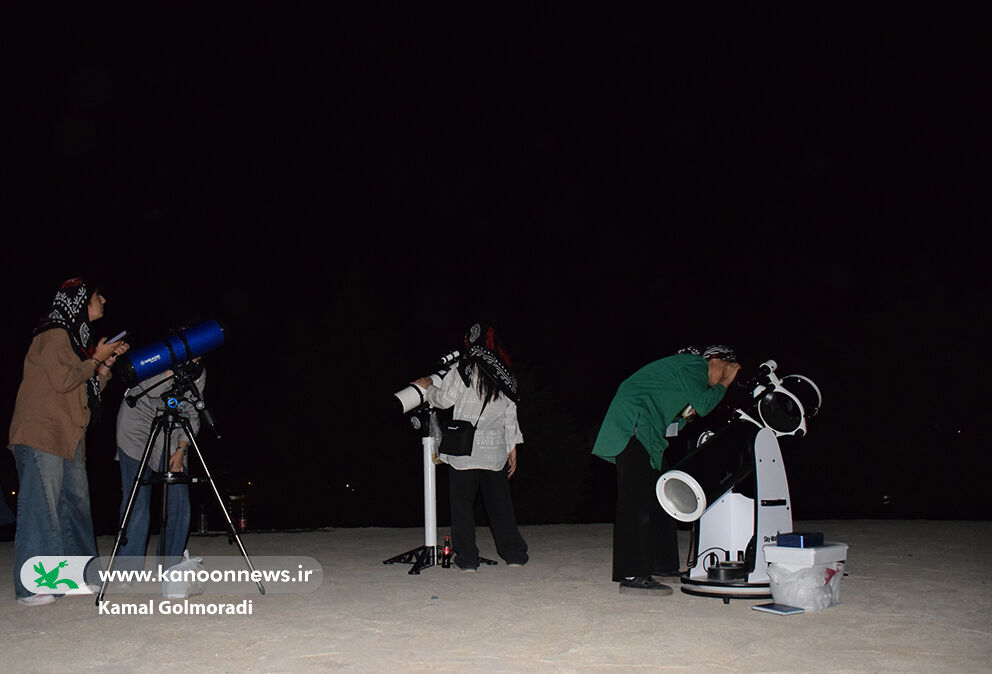 رصد شبانهی ماه و ستارگان در اردوی کانون یاران لرستان