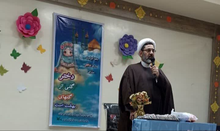 جشن گل‌های بهشتی در مرکز شماره ۱ اسلام‌آباد غرب