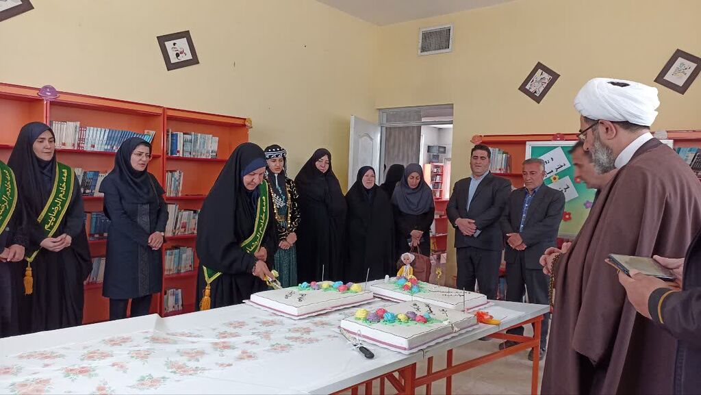 جشن گل‌های بهشتی در مرکز شماره ۱ اسلام‌آباد غرب