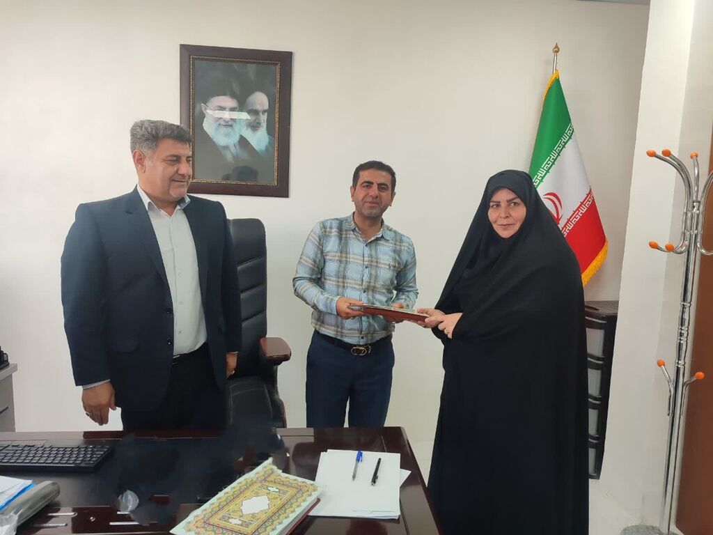 دیدار مدیرکل کانون استان ایلام بارئیس  آموزش و پرورش شهرستان ایلام در هفته معلم