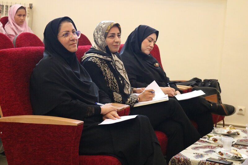 درخشش قصهگویان کانون سمنان در جشنواره قصهگویی «نهال امید»