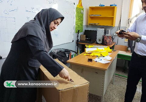 پرواز درناهای کاغذی بر بام مدرسه نیروگاه هسته ای