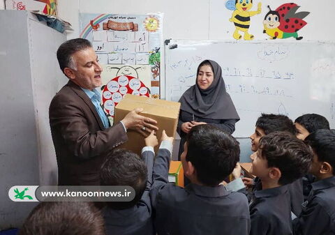 پرواز درناهای کاغذی بر بام مدرسه نیروگاه هسته ای