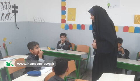 پرواز درناهای کاغذی بر بام مدرسه نیروگاه هسته ای