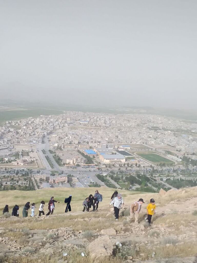 کوه‌پیمایی اعضای دختر ومادران مرکز سرپل‌ذهاب به مناسبت دهه کرامت