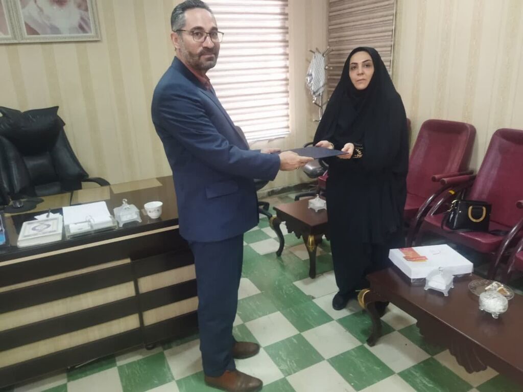 دانش هدیه ای از دستان پرمهر معلم