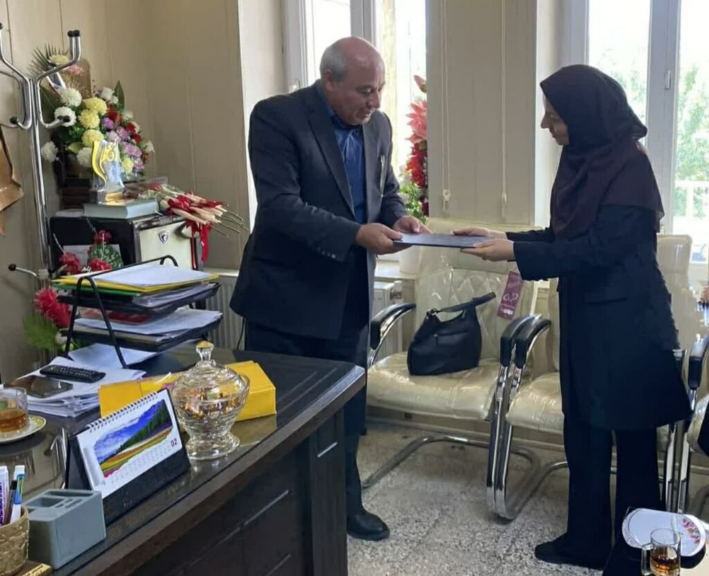 دانش هدیه ای از دستان پرمهر معلم