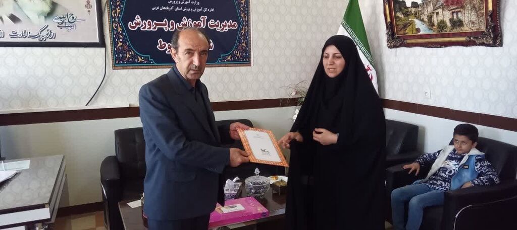 دانش هدیه ای از دستان پرمهر معلم