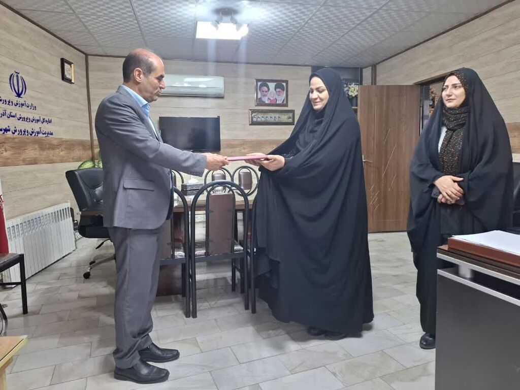 دانش هدیه ای از دستان پرمهر معلم