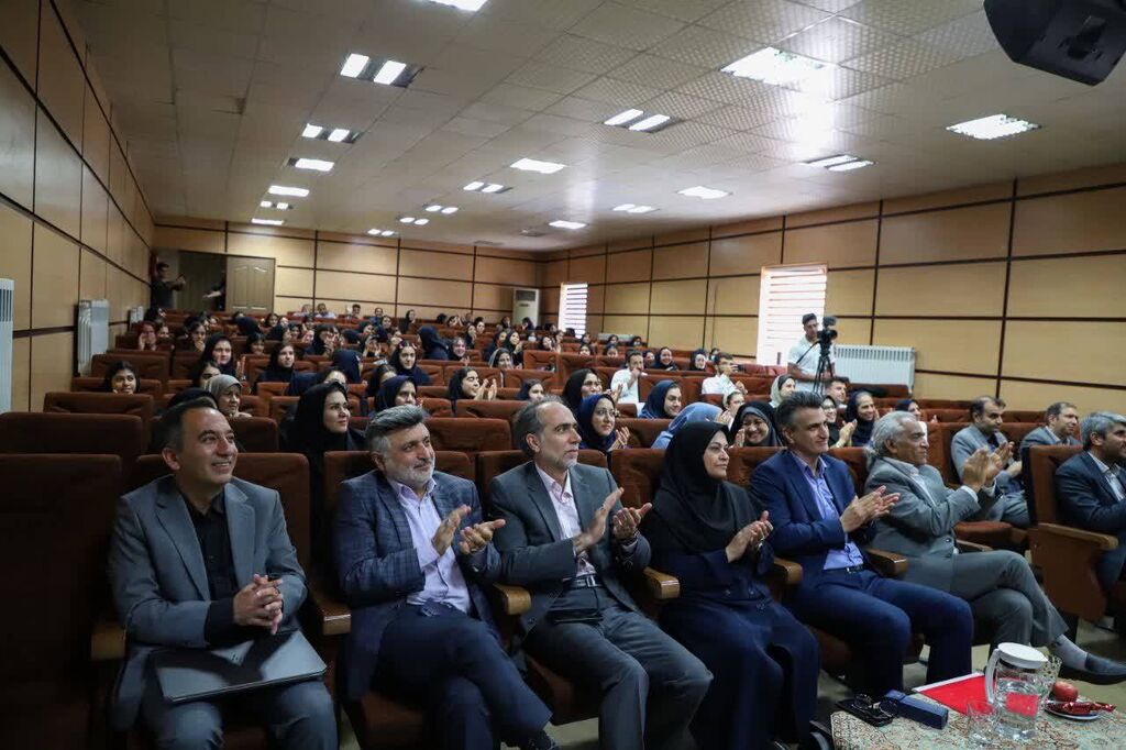 نخستین جشنواره ملی پادکست محیط زیستی «با طبیعت بخوانیم» در شیراز به کار خود پایان داد