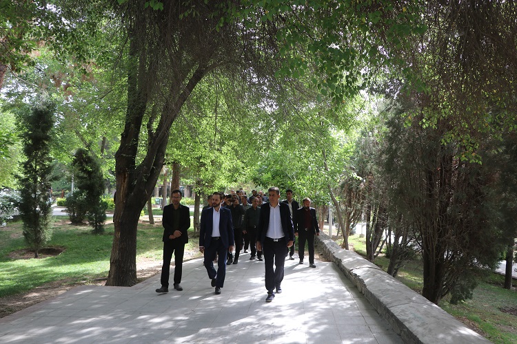 نشست آموزشی الزامات و آداب معاشرت محیط کار کارکنان خدمات کانون استان اصفهان