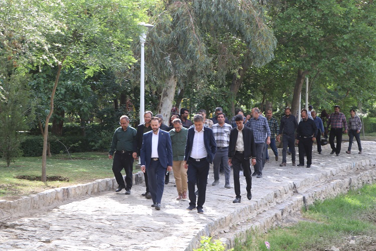 نشست آموزشی الزامات و آداب معاشرت محیط کار کارکنان خدمات کانون استان اصفهان