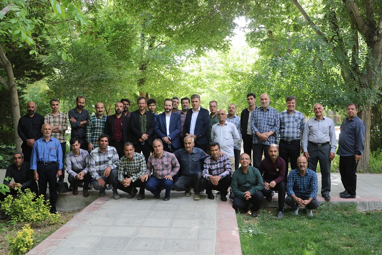 نشست آموزشی الزامات و آداب معاشرت محیط کار کارکنان خدمات کانون استان اصفهان