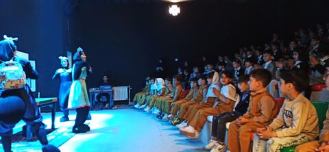 نمایش جادوی مورمورک ها