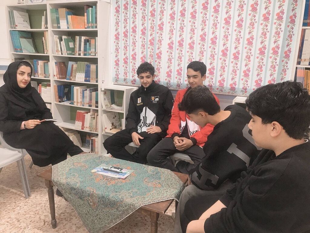 نوجوانان محمودآبادی در نشستی صمیمی به نقد کتاب «دروازه مردگان» پرداختند