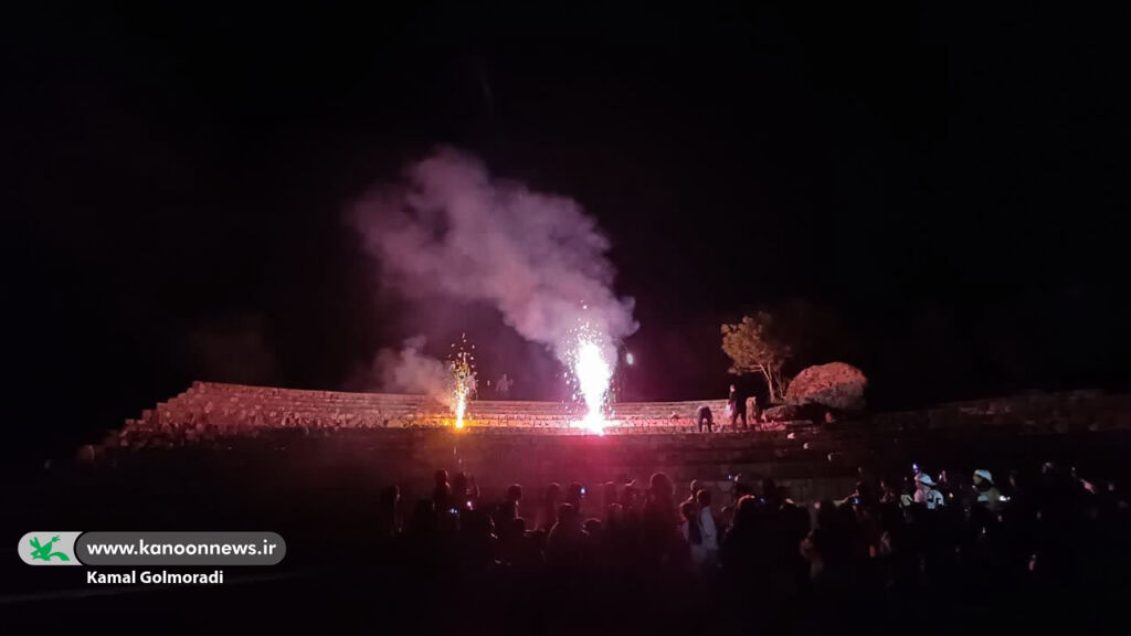 لحظاتی شاد با آتش بازی در اردوی کانون یاران لرستان در خرم آباد