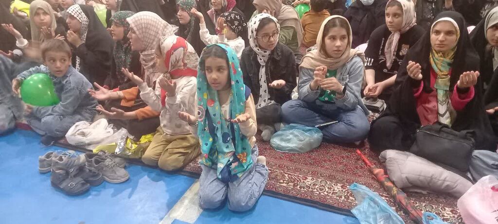 جشن بزرگ دهه کرامت با حضور هزار نفر از دختران و مادران شهرستان سنقر