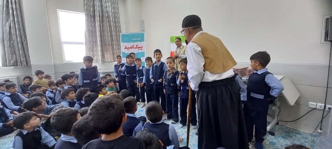 پیک امید کانون استان اصفهان مهمان دانش‌آموزان دبستان برکت شهید رئیسی اژیه از توابع شهرستان هرند شد