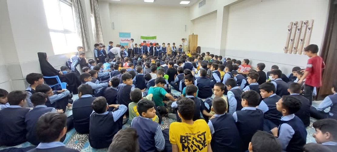پیک امید کانون استان اصفهان مهمان دانش‌آموزان دبستان برکت شهید رئیسی اژیه از توابع شهرستان هرند شد