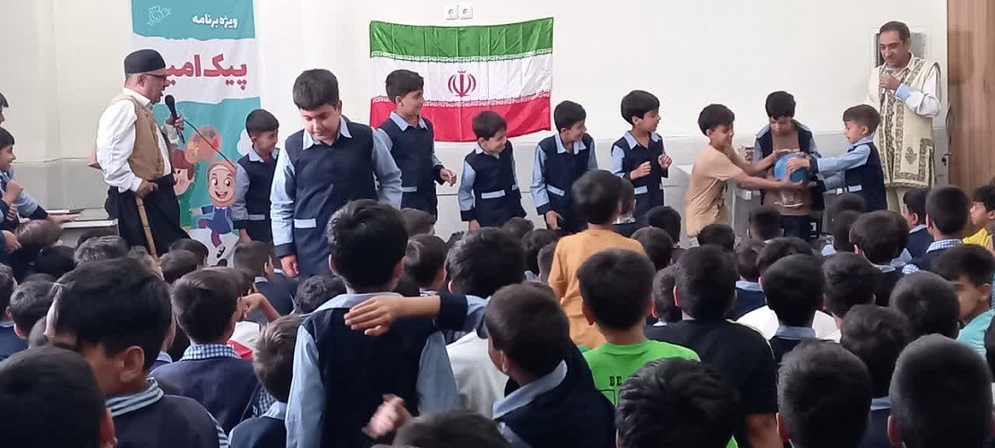 پیک امید کانون استان اصفهان مهمان دانش‌آموزان دبستان برکت شهید رئیسی اژیه از توابع شهرستان هرند شد