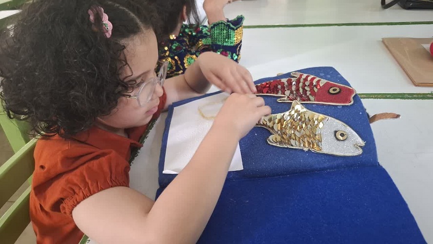 «لمس ماه » با دستهای مهربان کودکان و نوجوانان روشندل و توانخواه