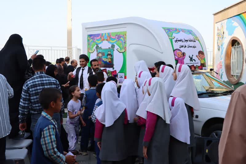 آیین افتتاحیه کتابخانه سیار روستایی با حضور معاون تولید کانون پرورش فکری