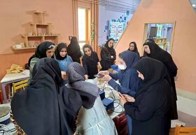 کارگاه سفالگری با چرخ در کانون چهارمحال و بختیاری