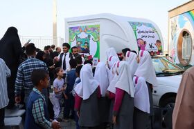 آغاز فعالیت کتابخانه سیار روستایی کانون پرورش فکری در شهرستان فراهان با حضور معاون تولید