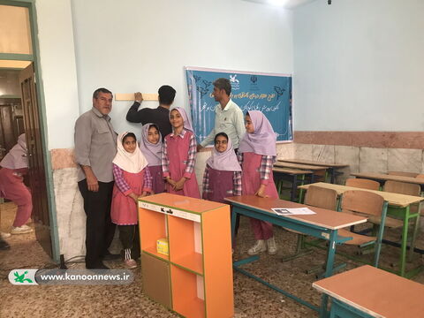 پرواز درناهای کاغذی بر بام مدرسه روستای بوالخیر