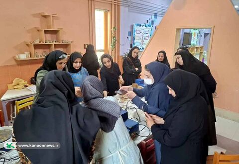 کارگاه سفالگری با چرخ چهارمحال و بختیاری