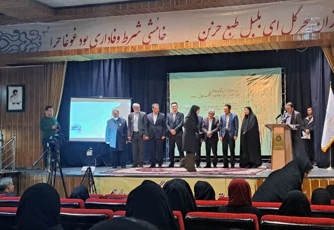 مربی مسئول کانون نیر، برگزیده استانی جشنواره بینالمللی کتابخوانی رضوی شد