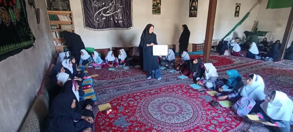 برپایی میز خدمت در مناطق روستایی و حاشیه‌شهر استان