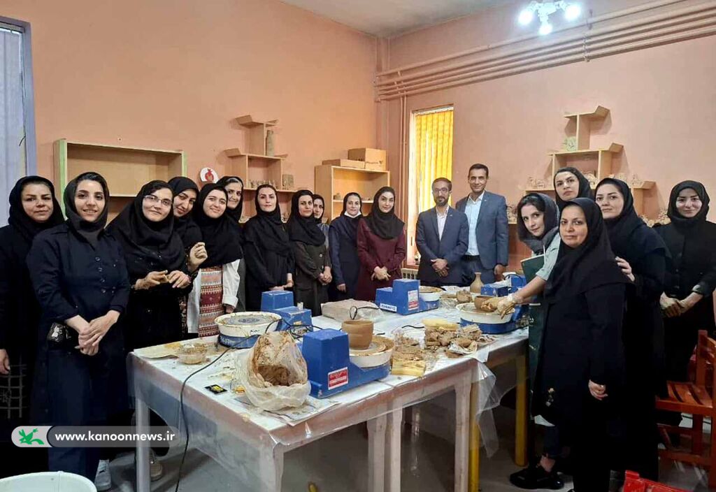 کارگاه آموزشی سفالگری باچرخ درکانون چهارمحال و بختیاری  برگزار شد