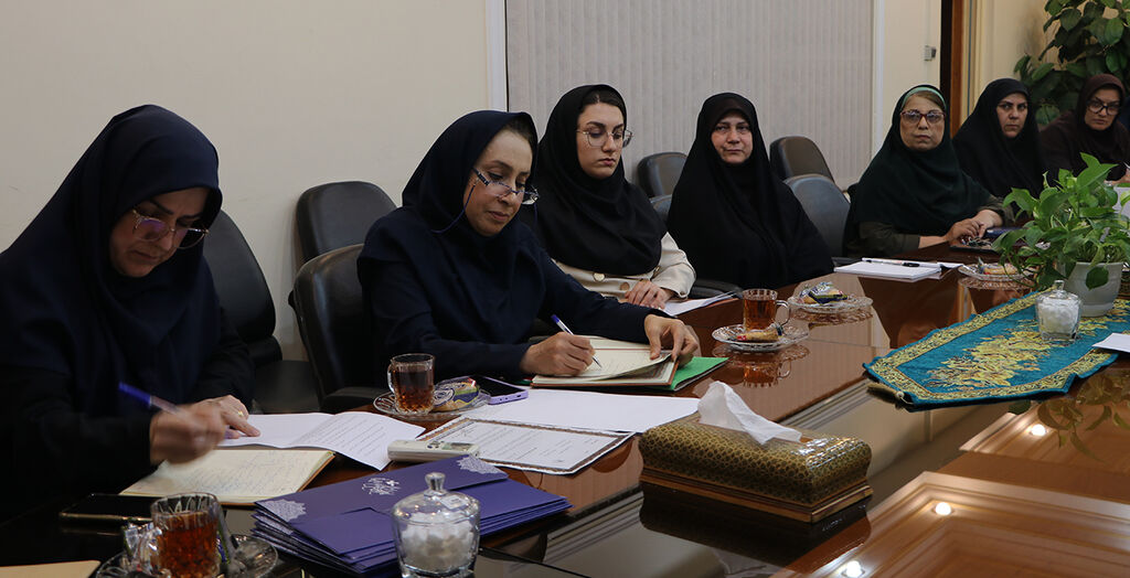 سومین نشست هماندیشی با سرگروهها و دبیران ادبیات آموزش و پرورش رشت