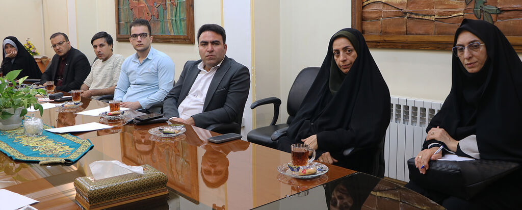 سومین نشست هم‌اندیشی با سرگروه‌ها و دبیران ادبیات آموزش و پرورش رشت