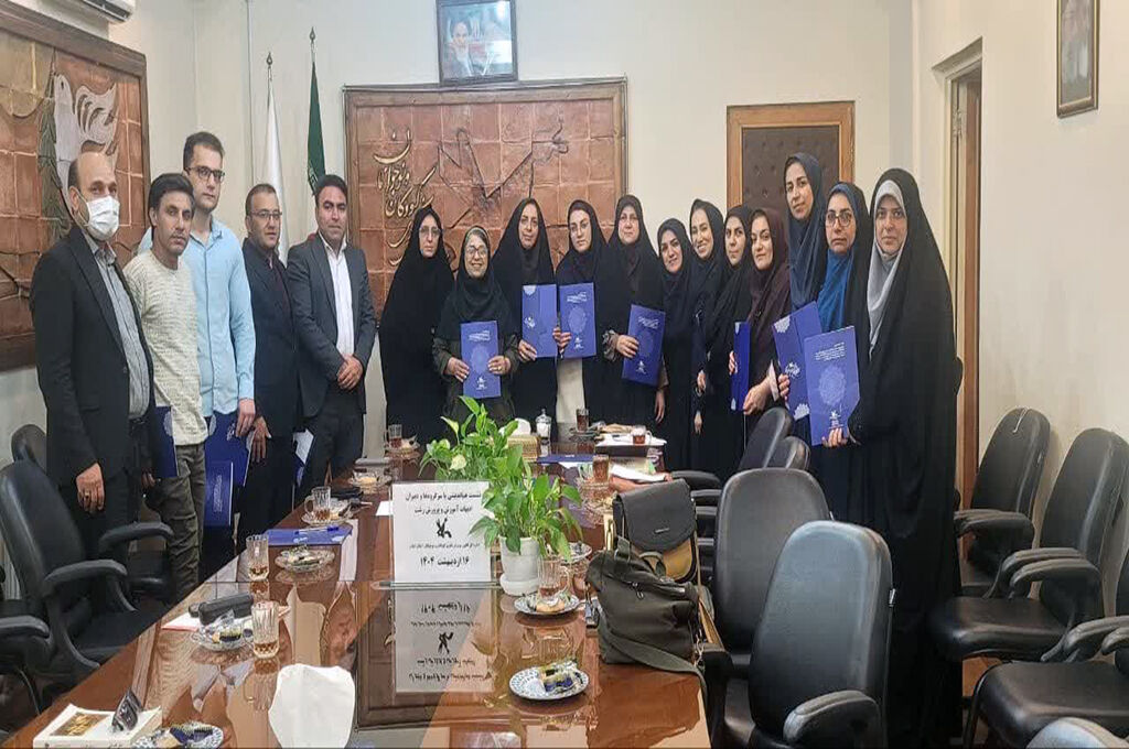 سومین نشست هماندیشی با سرگروهها و دبیران ادبیات آموزش و پرورش رشت